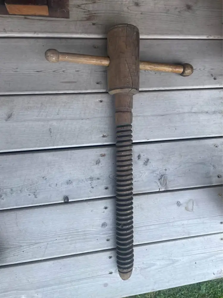 Wood bench vise screw