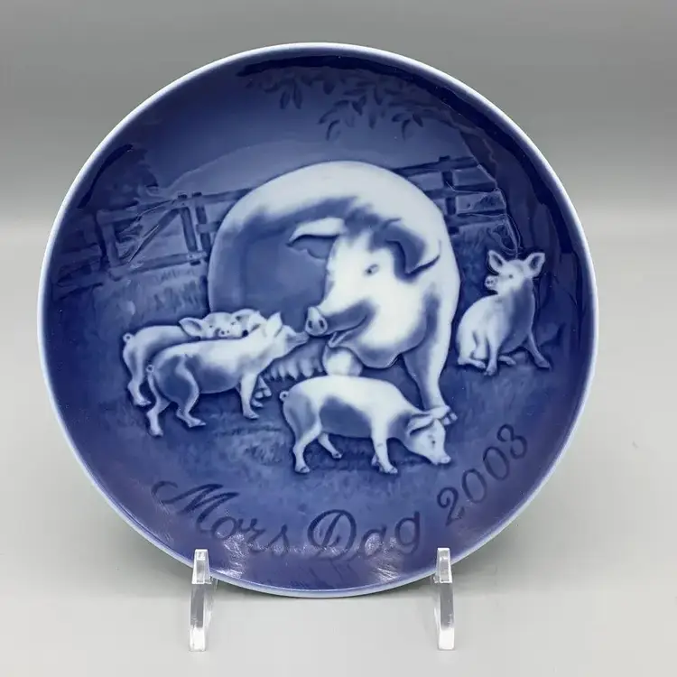 2003 Bing and Grondahl Mother’s Day Plate Sow with Piglets Finn Clausen Pigs Ltd