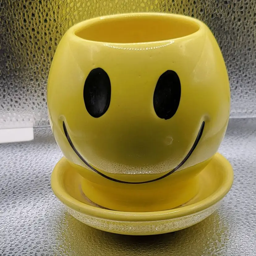 Rare 1970's McCoy Cheerful Smiley Face Planter