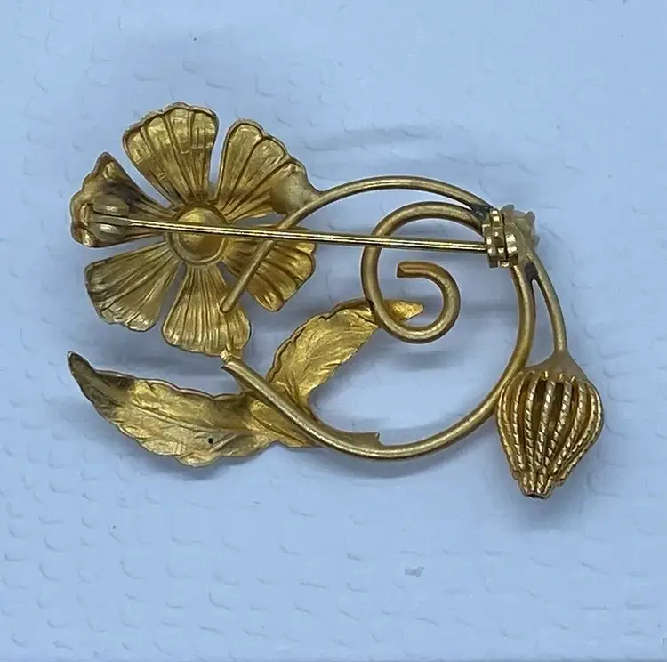 Vintage Pearl Gold Tone Flower Brooch 