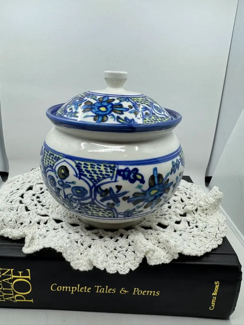 A hand-painted blue and white ceramic lidded pot, 5”x6”