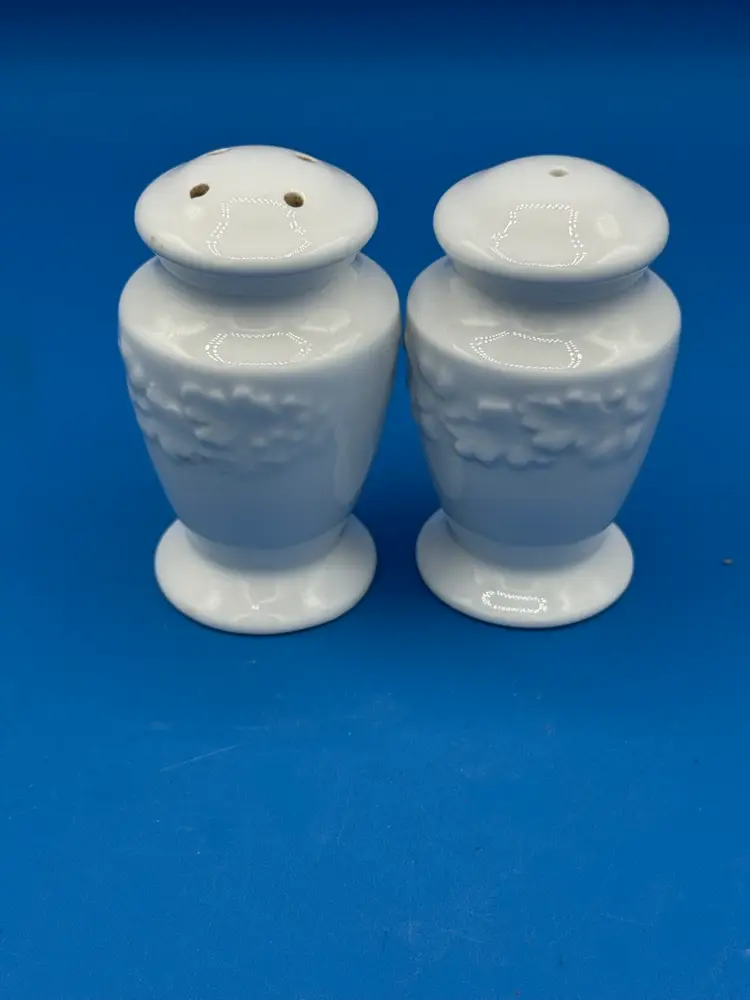 Martha Stewart White Acorn Shakers With Embossed Leaves, 2 Pc Salt & Pepper