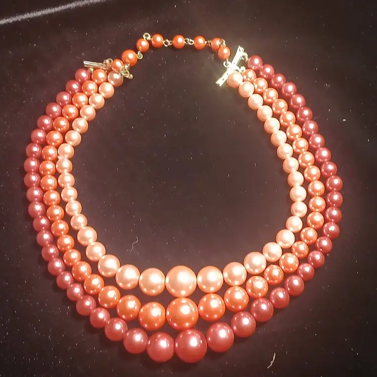 Vintage 3 tone faux triple strand pearl necklace