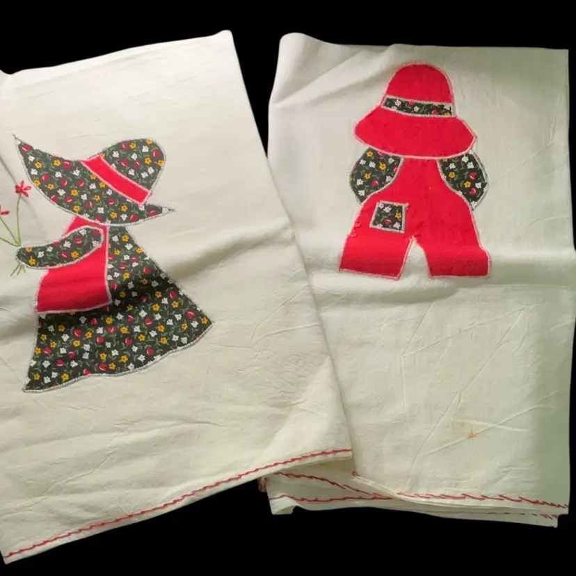 Vintage Sunbonnet Sue & Overall Sam Embroidered Tea Towels Lot Of (2) Cotton Doll Blankets 28” X 29”