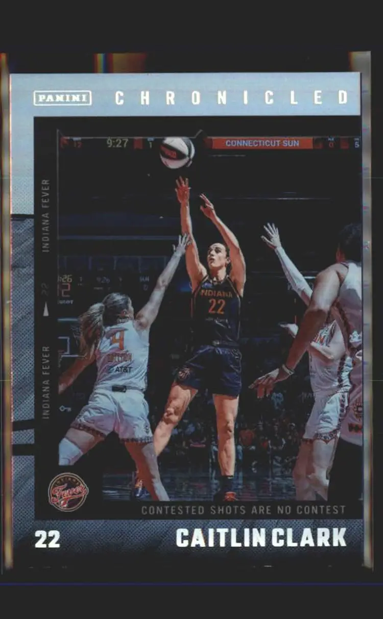 2025 Panini Caitlin Clark Chronicled #30 Caitlin Clark Holo - (137) - Indiana Fever