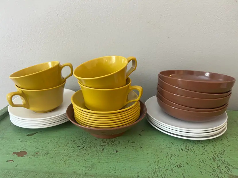 Melamine Melmac Mixed Lot Tea Cups, Bowls, Saucers, Small Plates. Allied Chemical. 29 Pieces