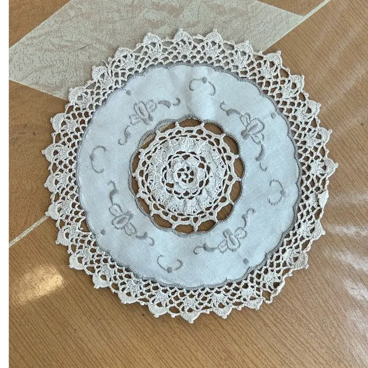 Vtg Hand Embroidered Crochet Linen Doily 8” Diameter