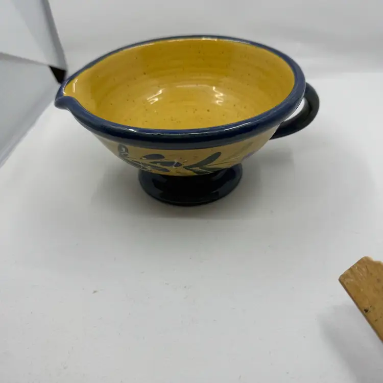 Pottery Pitcher, Style Eyes