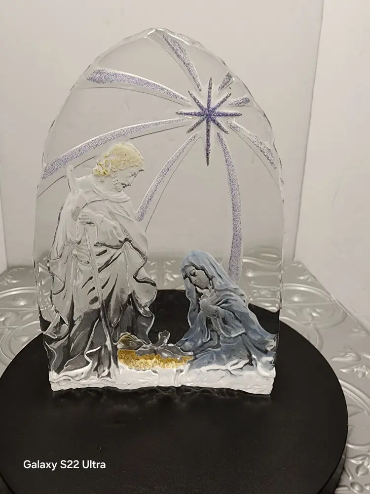 One Piece Solid Faceted Glass Manger/Nativity Scene 7”x5” (Approx 2.5 lbs)