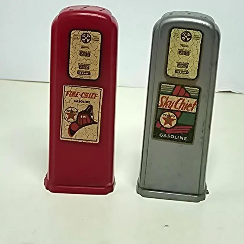 Vintage Plastic  Texaco Gas Pump Shaker Set