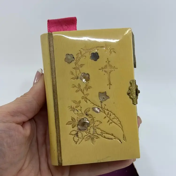 Antique 1910 German Catholic Prayer Book ~ Celluloid, Mother Of Pearl & Brass Closure ~ Original Box 4x3