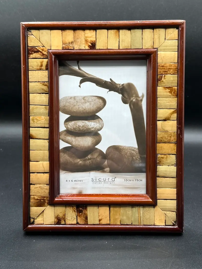 SICURA ITALIAN DESIGNS RATTAN PHOTO FRAME INNER BAMBOO HOLDS 4x6 WITH EASEL