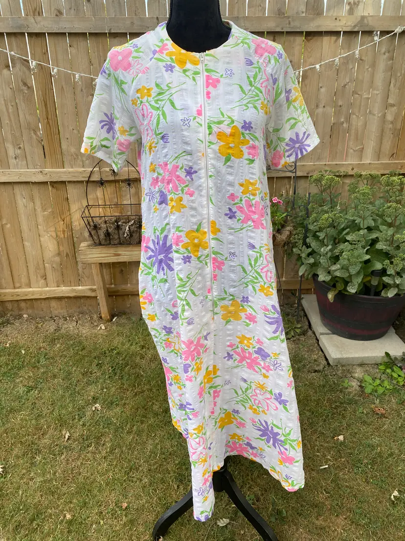 Vintage Loll Ease Long Half Zipper Purple, Pink Yellow Flower Design Nightgown