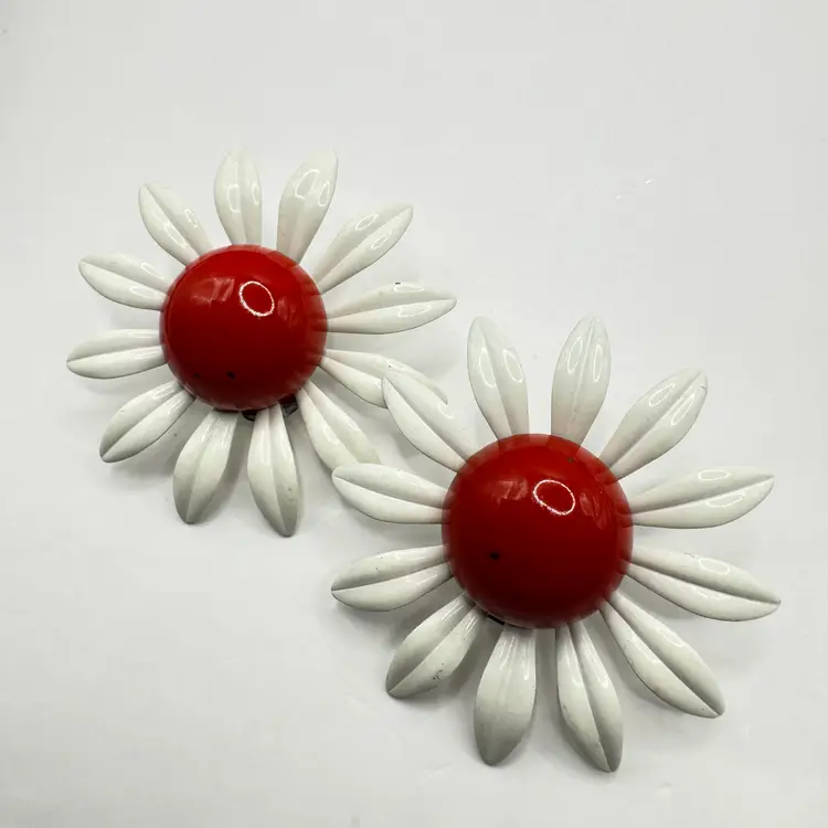 Vintage 1960’s Red White Daisy Flower Enamel Antique Brass Clip Earrings, No Stamp