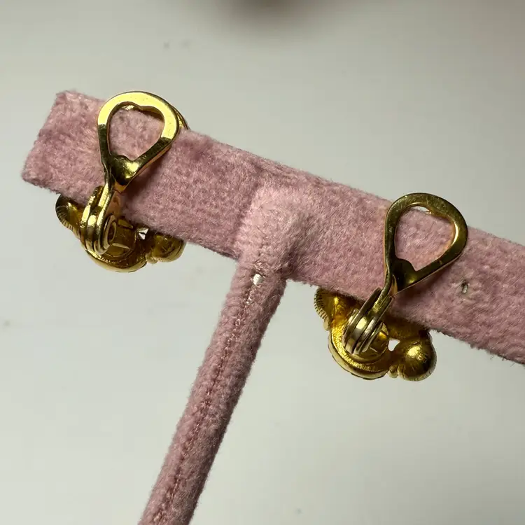 Vintage Singed Monet Clip On Earrings Gold Tone Jewel Cabochons Amber Red Rope