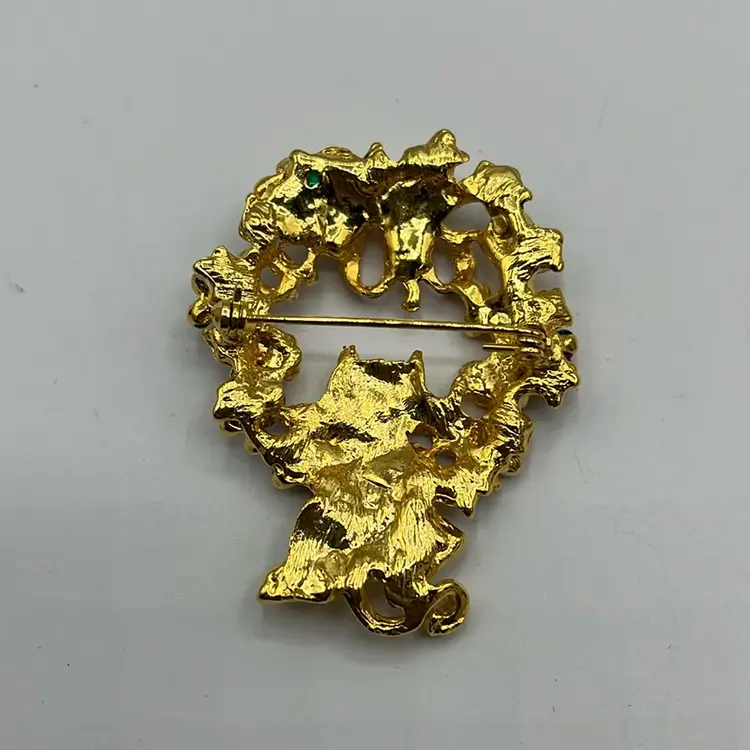 Gold Tone Christmas Wreath With Cat Hanging Off Red Green Enamel