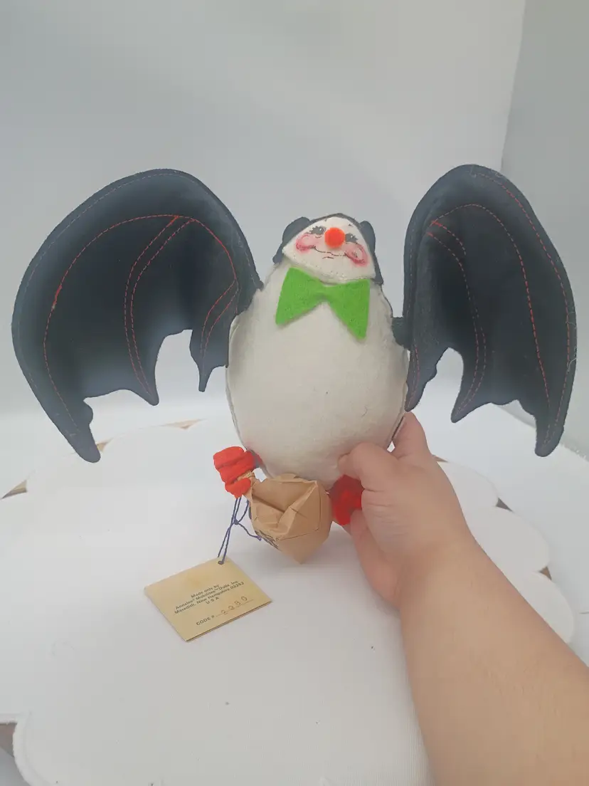Annalee Halloween 15" wing span Flying Mobile Penguin Suit Bat Trick or Treat 298091