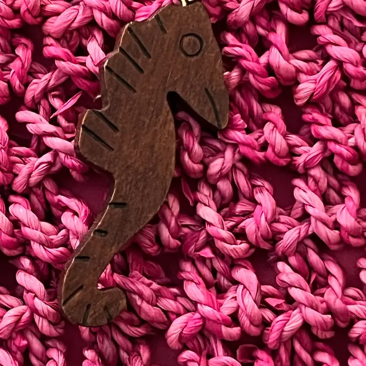 Liz Claiborne Pink Crochet Handbag with Wooden Handles & Seahorse Charm – 13”W x 9.5”H