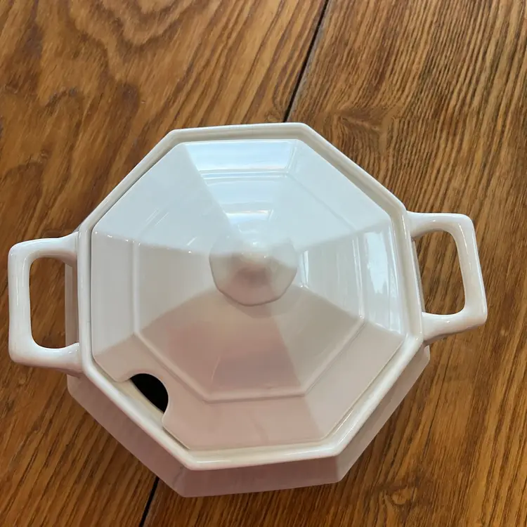Vintage White Ceramic Soup Tureen Octagonal With Lid - Double Handle
From Handle To Handle Is 10.5 Inches With Lid Around 10 Inches Tall