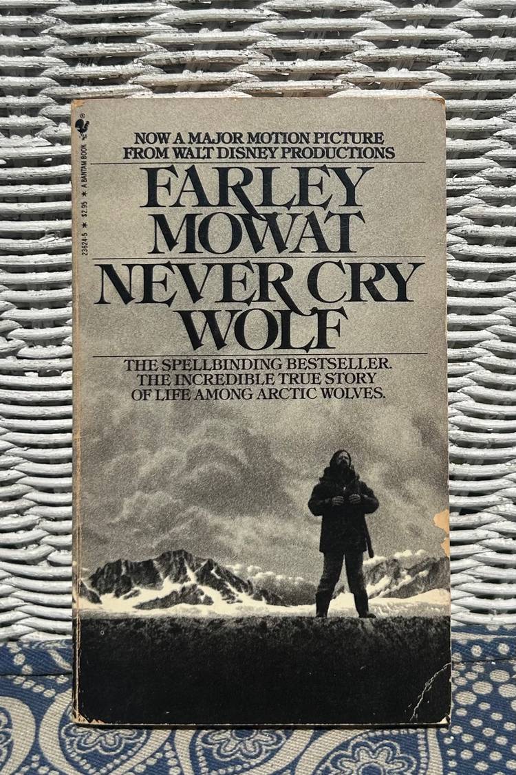 Vintage 'Never Cry Wolf' by Farley Bantam Paperback Book 1984