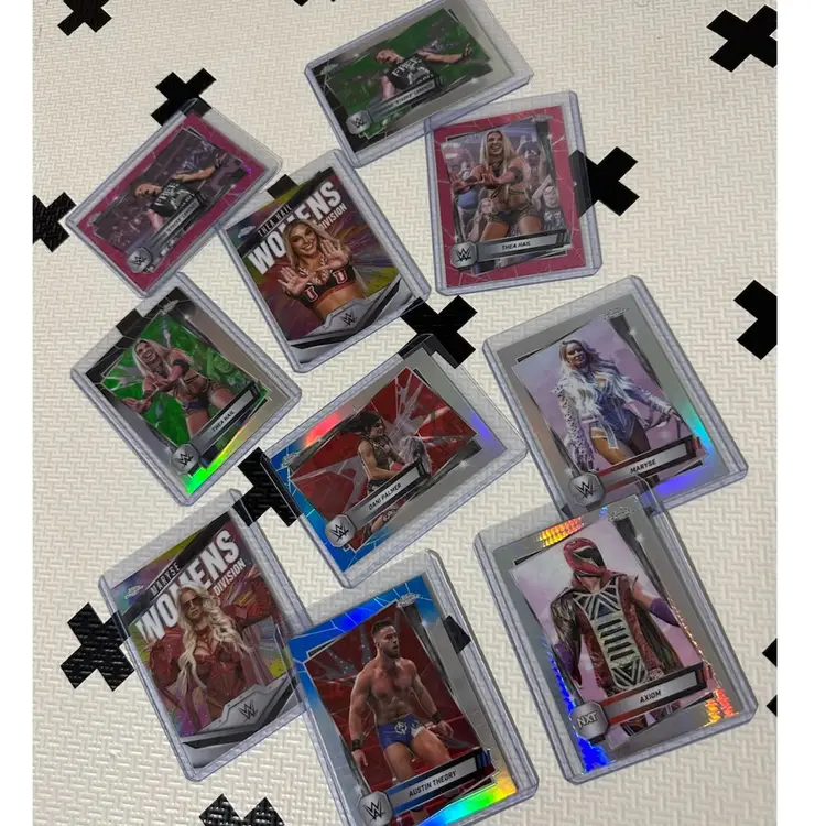 10 WWE Refractor & Color Cards