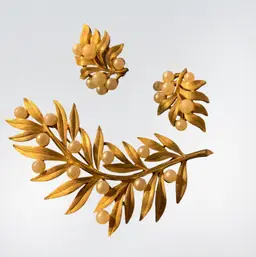 Vintage  Trifari Leaf Brooch And Matching Clip Earrings