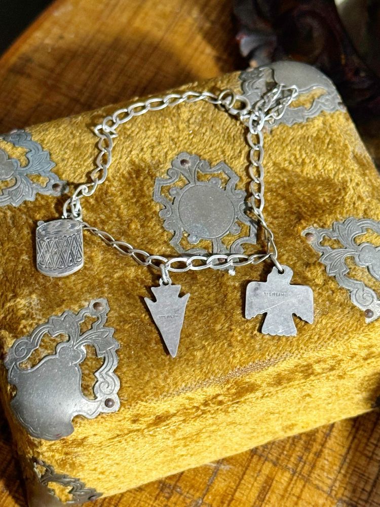 Vintage Sterling Silver Native American Charm Bracelet 
7.5” long