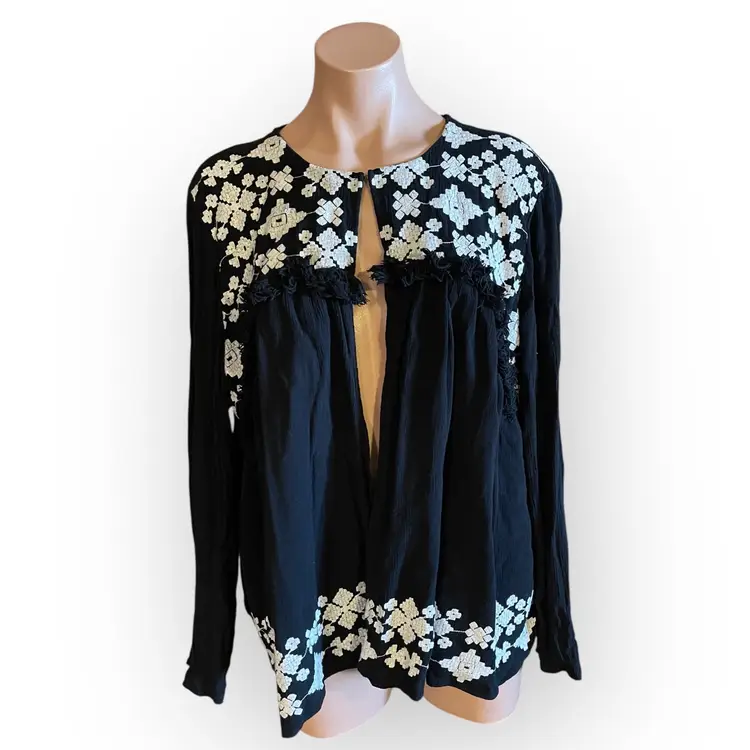 Mossimo Women’s XXL Black And White Embroidered Tie Front Jacket Missing String