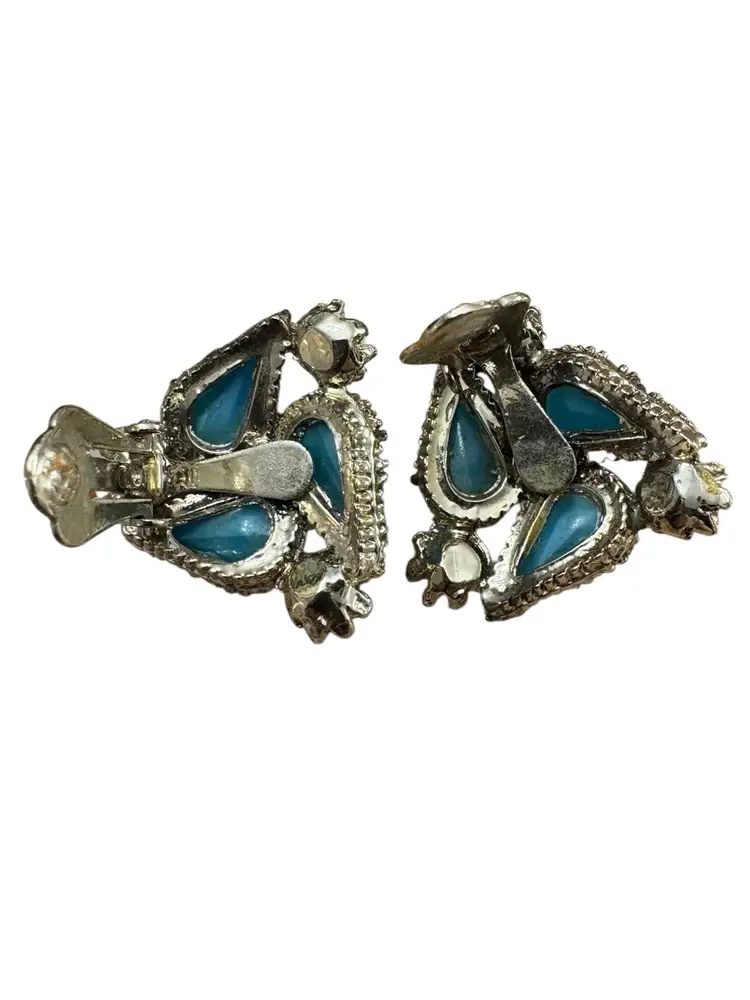 Vintage Unsigned Blue Rhinestone Clip-on Earrings