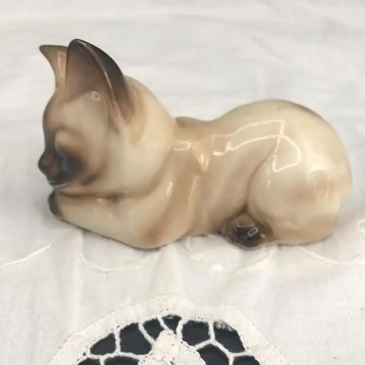 Adorable Rare Vintage Siamese Cat Figurine N C Cameron & Sons Made in Korea