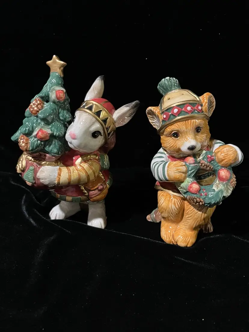 1406 - FITZ & FLOYD "CHRISTMAS LODGE" CERAMIC RABBIT & BEAR SALT & PEPPER SHAKER SET