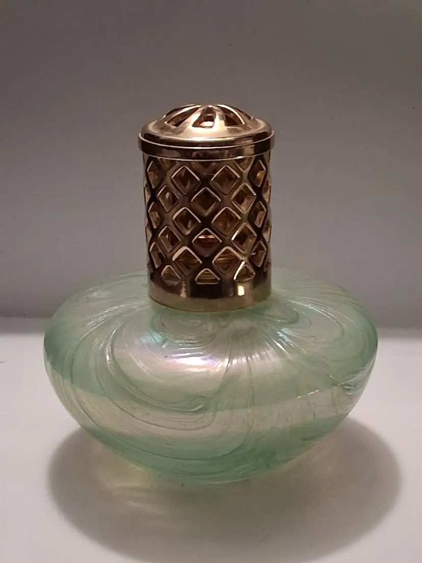La Tee Da Retired Iridescent Green & White Swirl Fragrance Diffuser Lamp