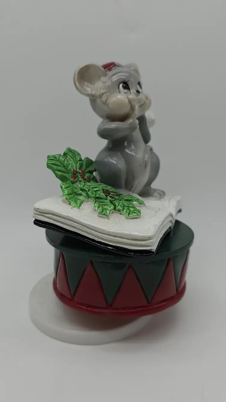 Vintage Christmas Santa Mouse Wind-Up Holiday Music Box WORKS