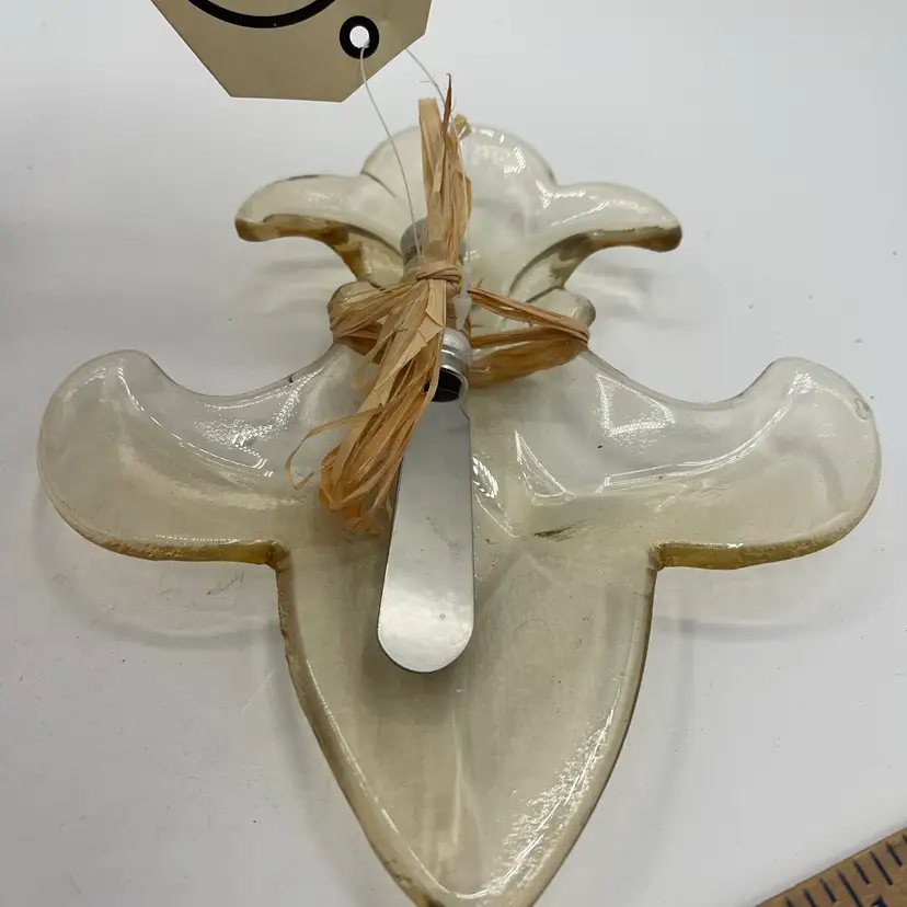 11-Fleur De Lis Dip Dish With Spreader