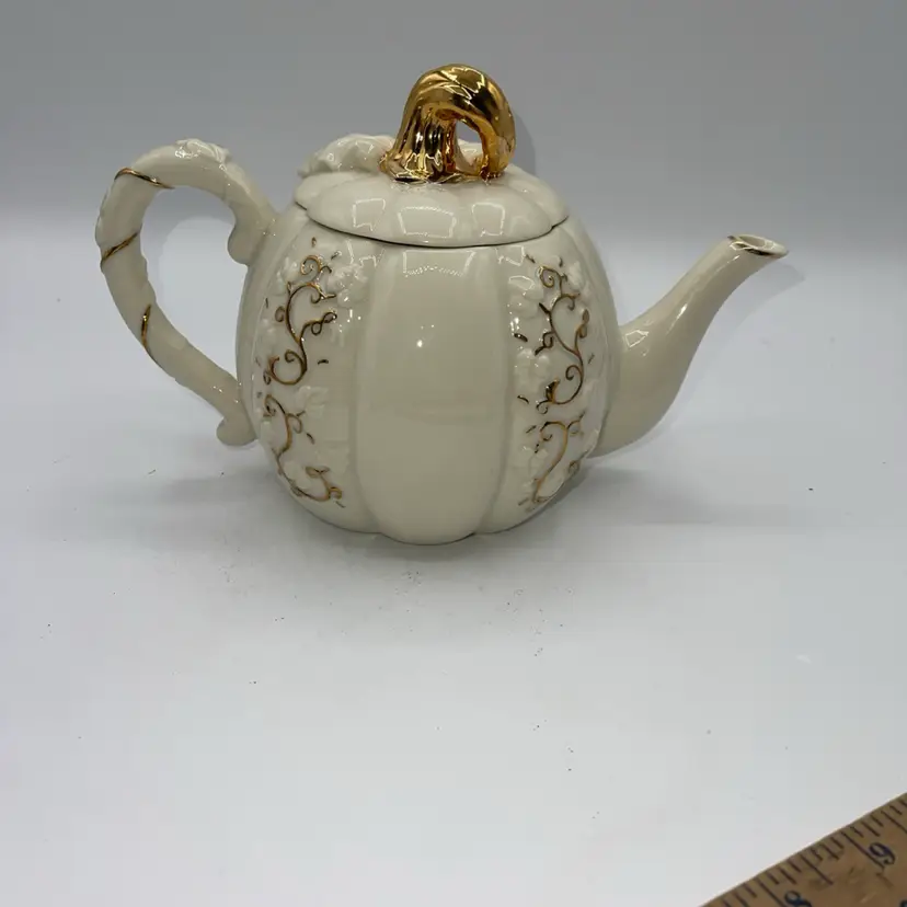LENOX GOLDEN HARVEST Fine China Ivory & Gold Pumpkin Tea Pot W/Lid