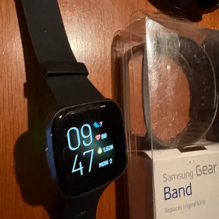 Smart Watches & Fitness Trackers Lot - Fitbit Versa, Samsung, & More - Untested As Is