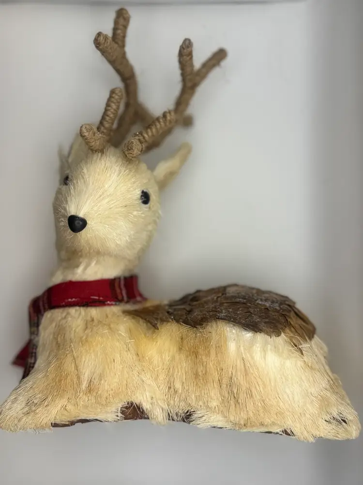 Pier 1 Sisal Straw Reindeer Decor