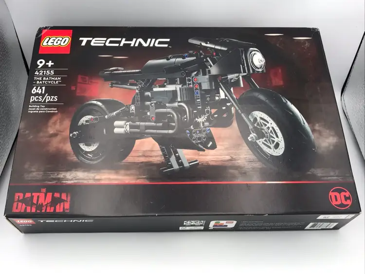 LEGO Technic 42155 The Batman Batcycle. BRANDS NEW/SEALED/IN HANDS
