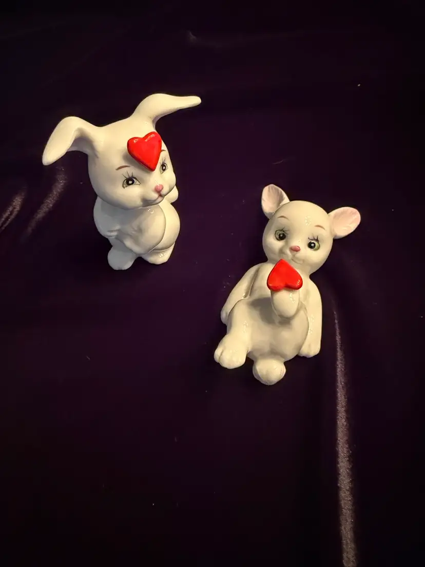 Adorable pair vintage kitsch white ceramic bunny rabbit figurines