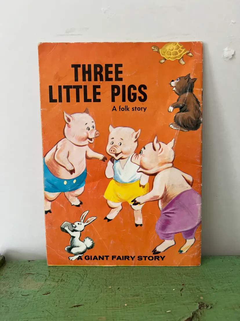 1983 The Three Little Pigs. A Giant Fairy Story. Vintage Classic Children's Book. Printed in Finland.