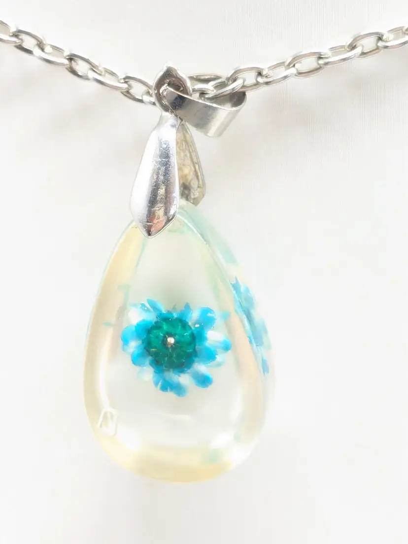 Dried Flower in Resin Pendant Chain Necklace Silver Tone