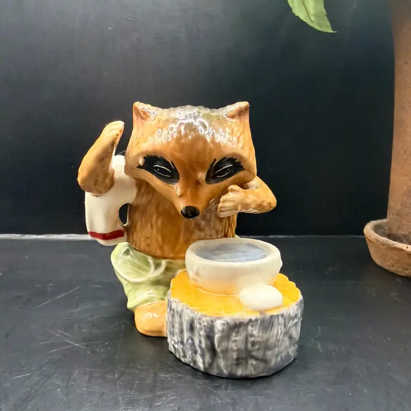 Ringtale Raccoon Charlie Taking A Bath Porcelain Figurine 4x3”