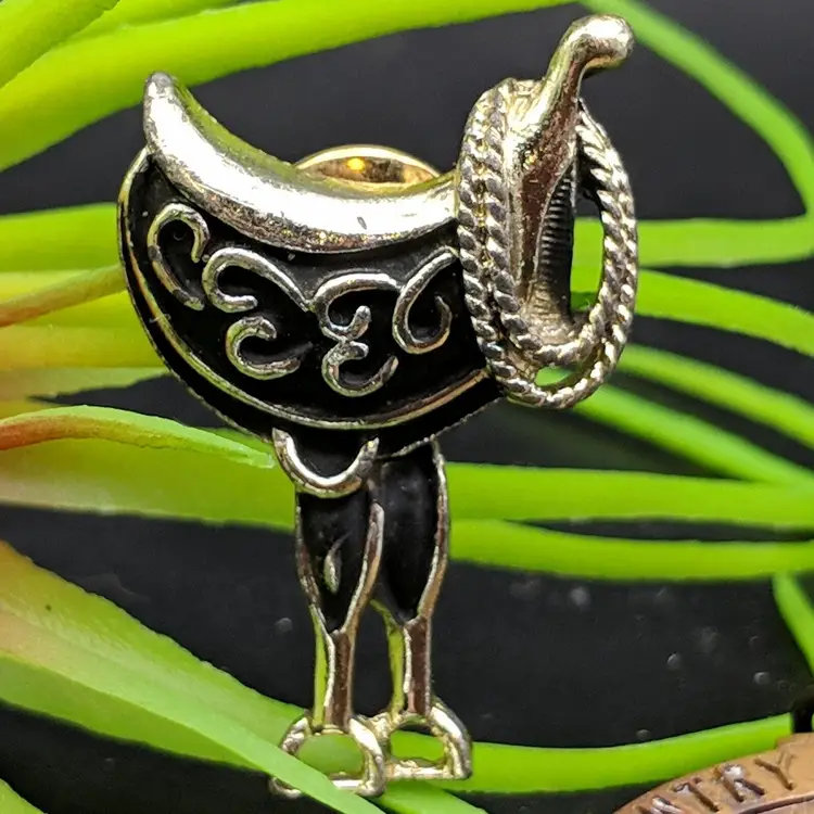 #01 Western Saddle Lapel Pin Silver & Gold Tone Equestrian Brooch Horse Riding Set 2
