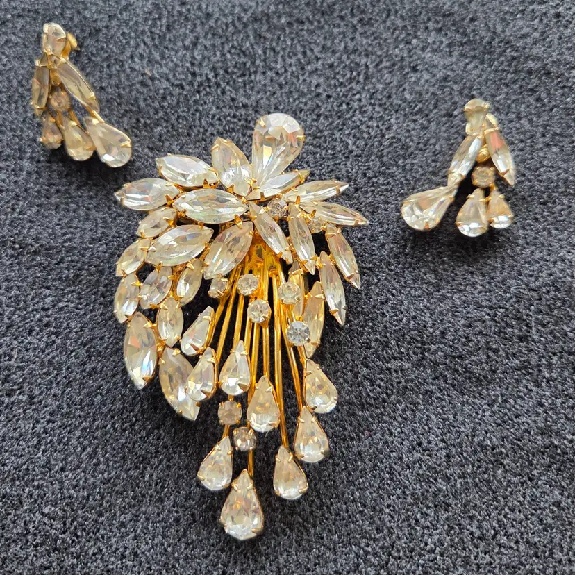 Vintage Napier Cascade Brooch Earrings Set ***READ