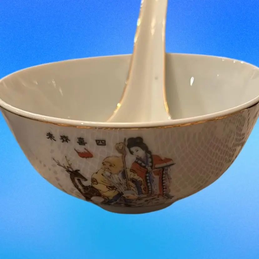 Vintage Chinese Jingdezhen Porcelain Longevity Bowl Gold Script Immortals Scene W/ Spoons Set Of 4
