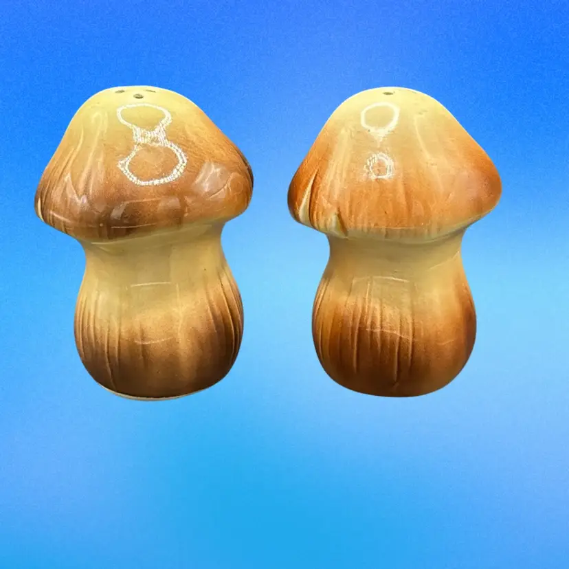 Vintage TII Japan Brown Mushroom Salt and Pepper Shakers 3.5"