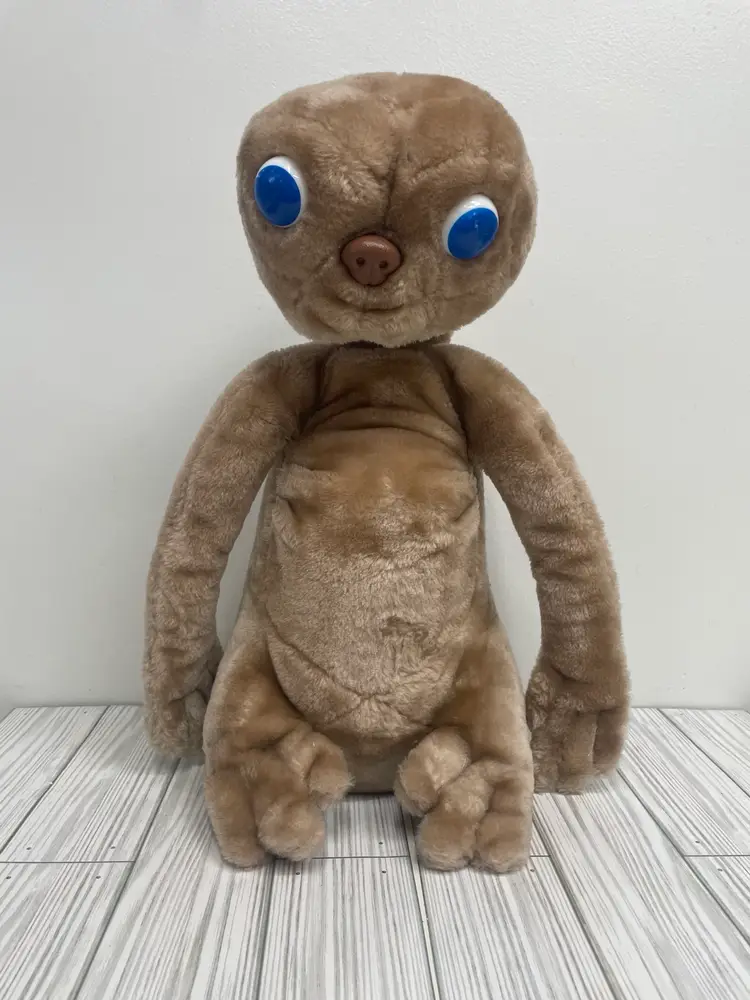 ET Plush Vintage Kamar Made By Hand In Korea 17”