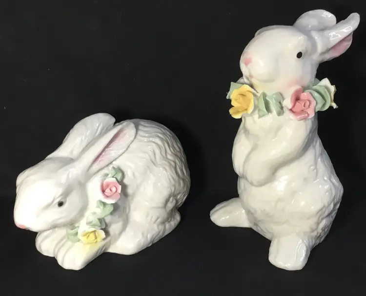 Vtg. Easter bunnies, lot of 2, white glazed, colored flower necklaces 5"