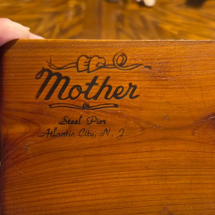 Cedar Antique Souvenir Wooden Box