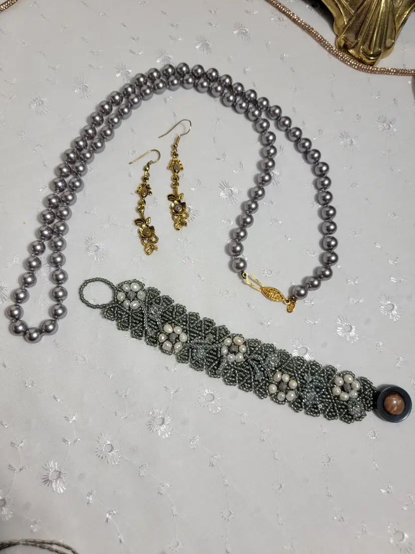 Pearl set with Premier pearls